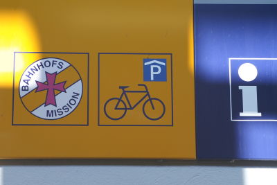 Da gehts zum Fahrradparkhaus